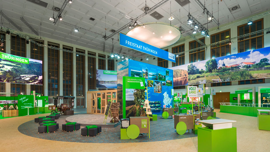 freistaat-thueringen-messestand-in-einer-halle